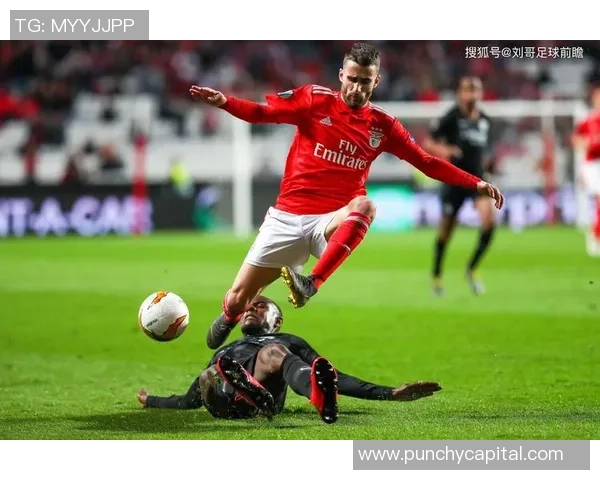 中超激战：本菲卡与多特蒙德鏖战至平局补时进球引发全场狂欢